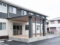 モダンな建築のエントランス