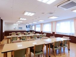 明るいダイニング空間