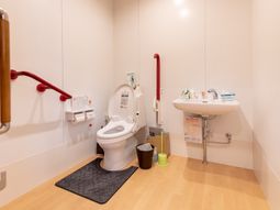 手すり付き洋式トイレ