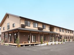 明るい外観の建物