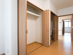 清潔感のある居室の一角
