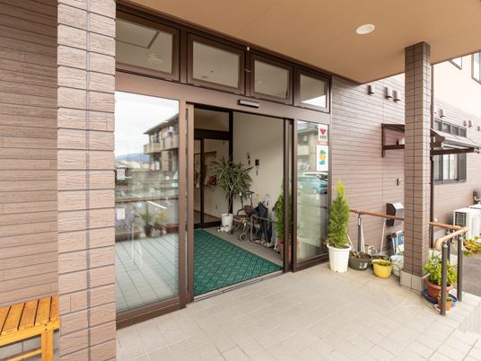 エントランスの外観