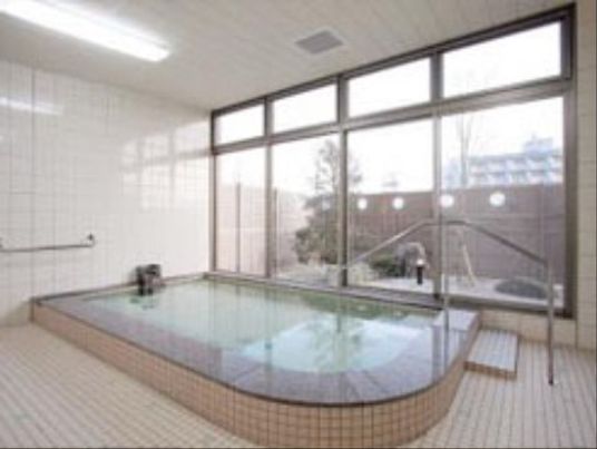 広々とした洗い場の浴室