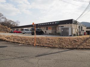 広々とした外観の建物