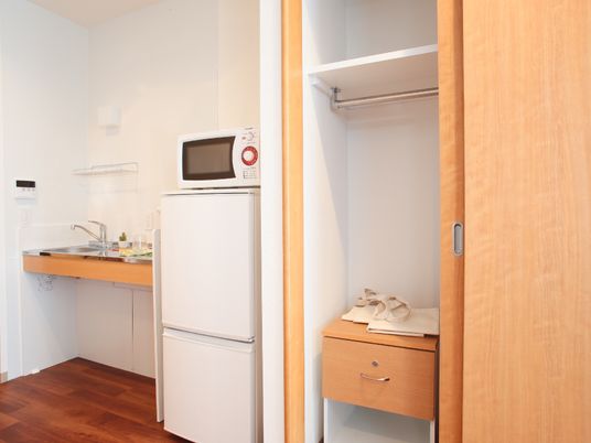 居室のキッチンとクローゼット