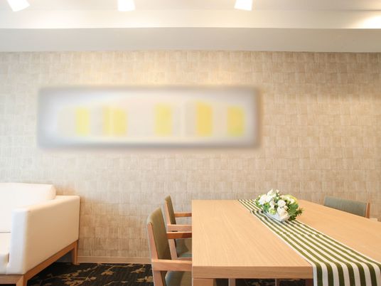 和やかなダイニングテーブル