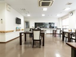 清潔なダイニングスペース