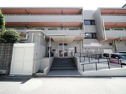 清潔な施設のエントランス