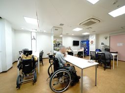 明るい共用スペース