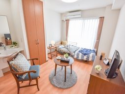 明るい居室の様子