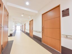 清潔感のある廊下の風景