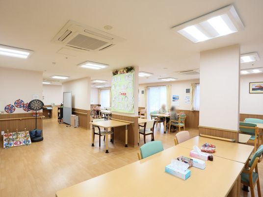 広々とした明るい共有スペース