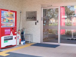 明るいエントランスの様子