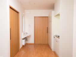 洗面台付きの明るい居室
