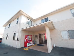 明るい建物のエントランス