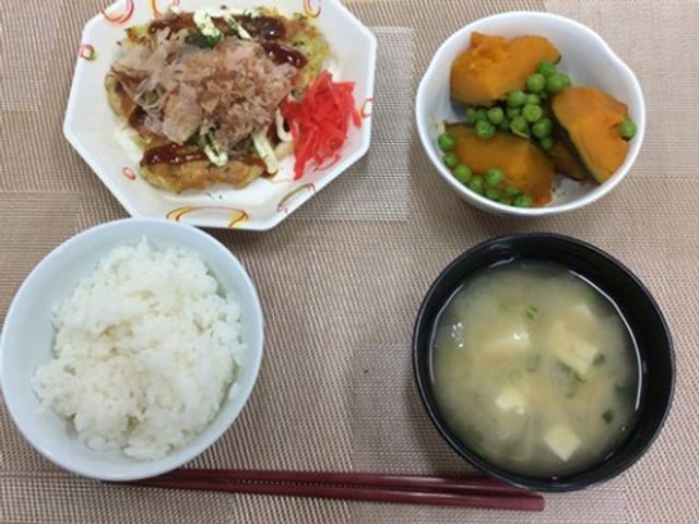 和風のバランスの良い食事 食事 色彩豊かな食事で心身の健康をサポートします。日本の四季を感じさせる献立で、毎日の食事が楽しみになります。