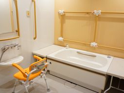 バリアフリー設計の浴室
