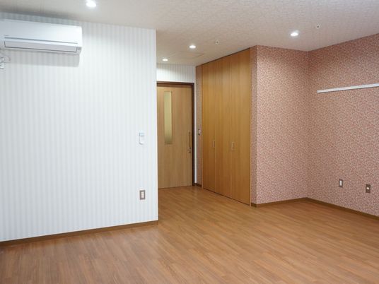 清潔感のある明るい居室
