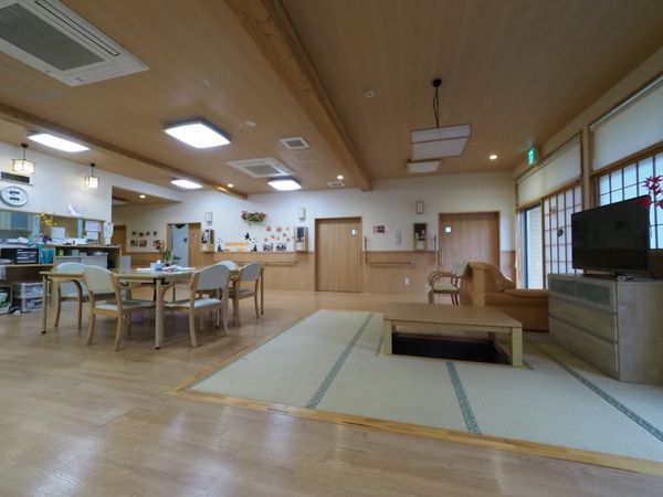 和風の明るいリビング空間