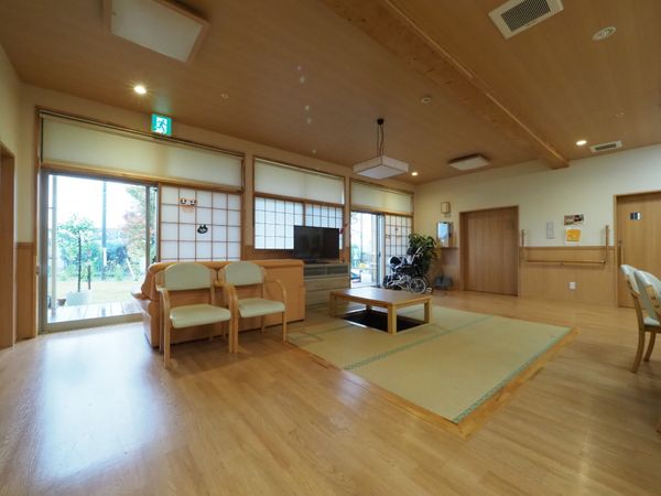 和風の明るいリビング空間