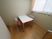 サムネイル 極めてシンプルな応接室の室内。座席は事務用品のようなテーブルと椅子が対面する２人掛けの物が用意されている。