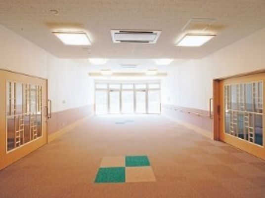 明るい広い多目的室  