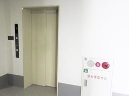 清潔なエレベーターホール