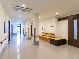 清潔感のある広々廊下