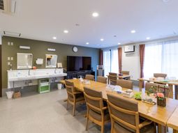 明るいダイニングスペース