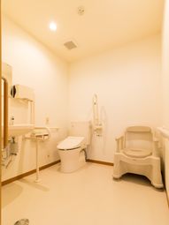 バリアフリーのトイレ空間