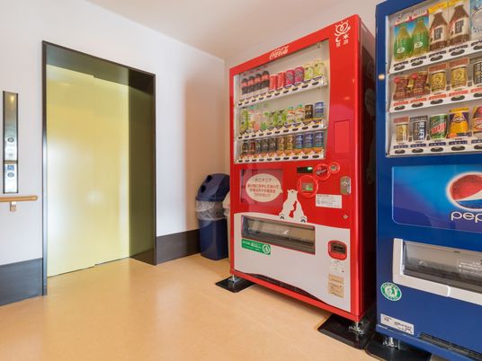 休憩スペースの自動販売機