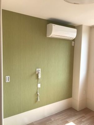 エアコン付きの居室壁面