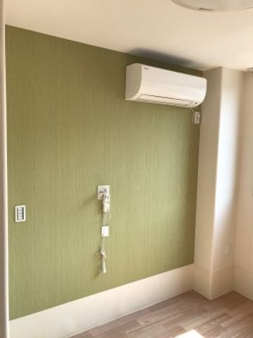 エアコン付きの居室壁面