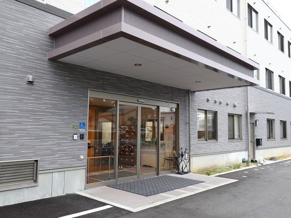 清潔感あるエントランス