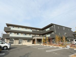 モダンな外観の建物