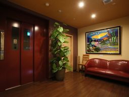 エレベーター前の落ち着いた空間