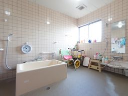 バリアフリーの浴室設備