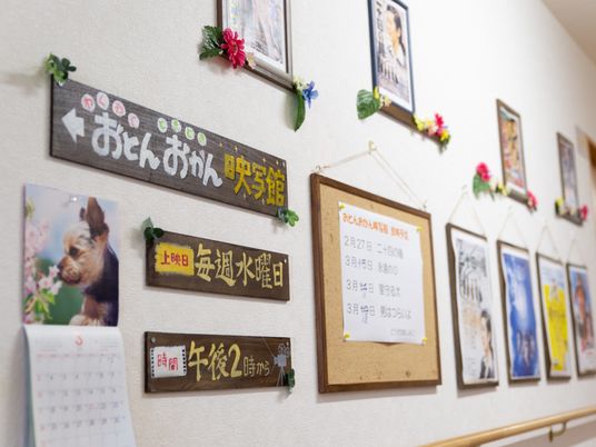 壁掛けの案内看板