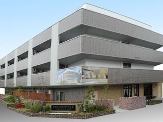 現代的な外観の建物