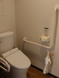 支援バーつきトイレ