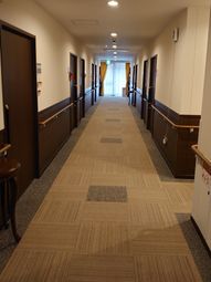 清潔感のあふれる施設の廊下