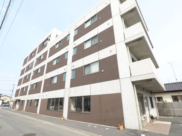 多階層の建物外観