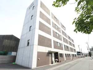 多階層の建物外観