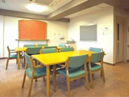 カラフルなダイニングテーブル