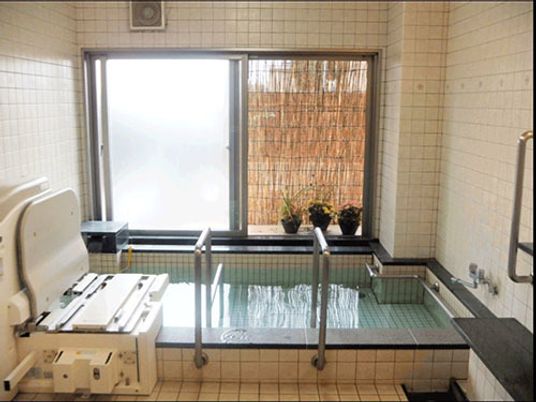 バリアフリー対応の浴室