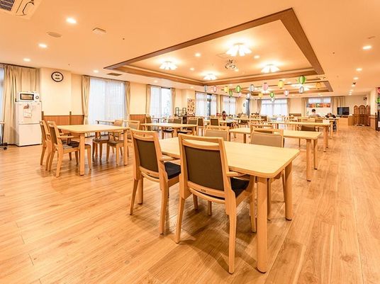 明るい食堂の風景