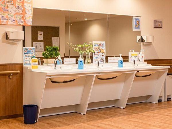 清潔感ある受付カウンター