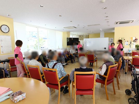 明るい共有ラウンジ活動