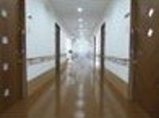 明るい清潔な廊下