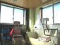 明るい居室の様子